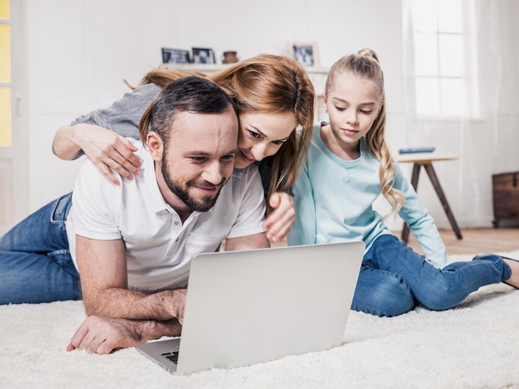 brisbane finance brokers young family looking at laptop